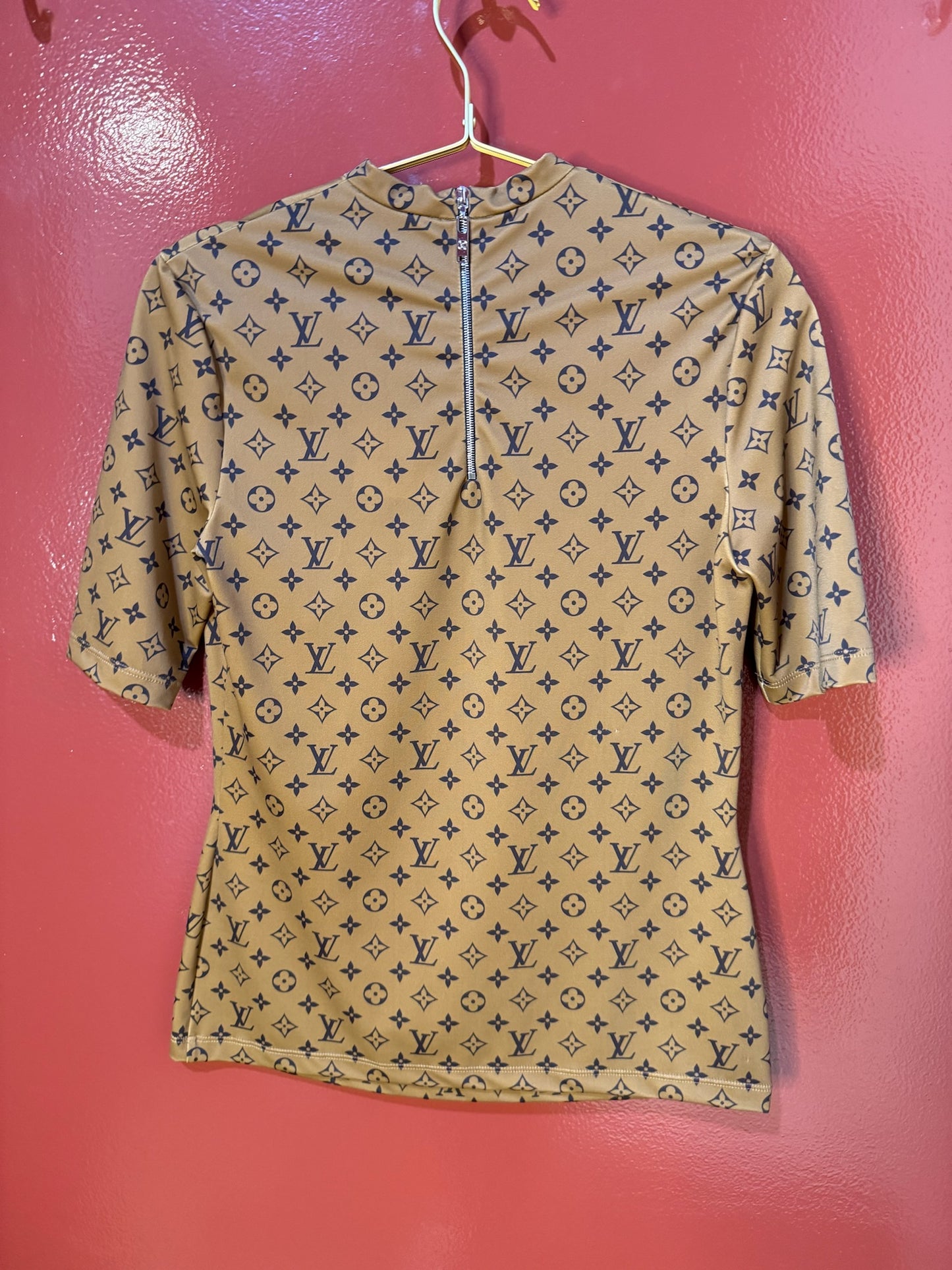 Louis Vuitton top mono 5