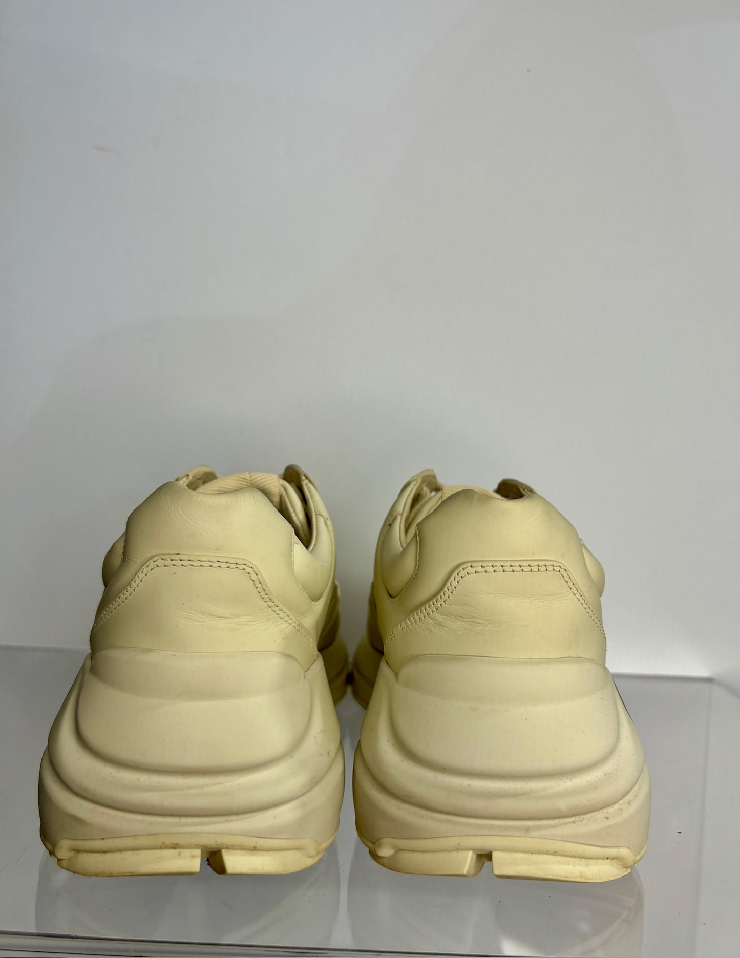 Women gucci logo white leather sneakers
