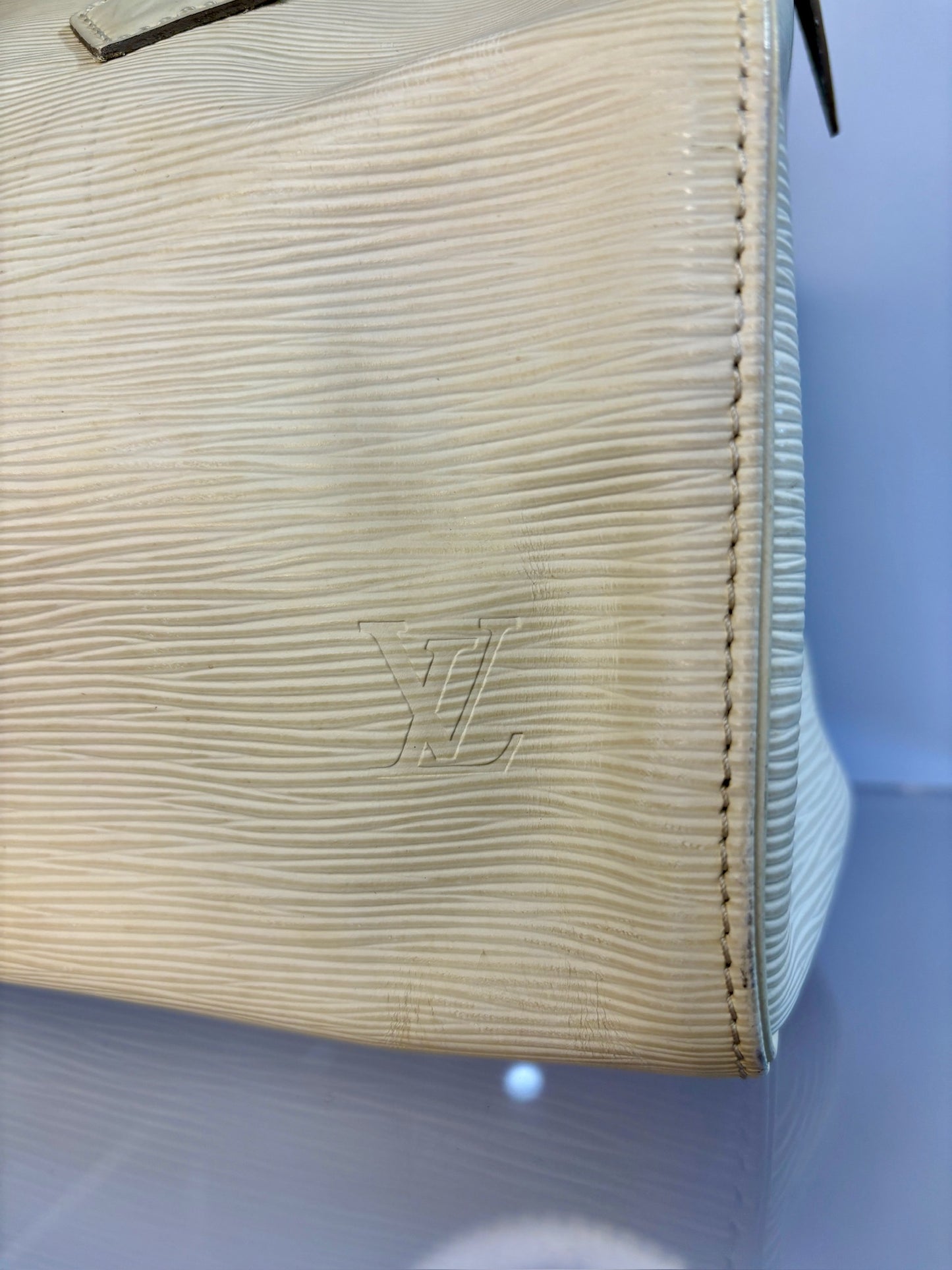 LV epi 25 ivory