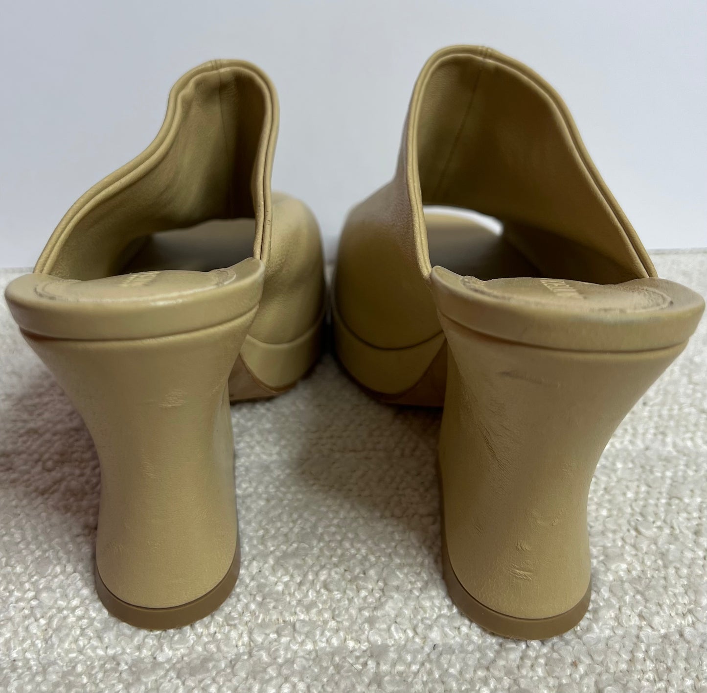 Bottega Venata Atomic Beige Mules 37