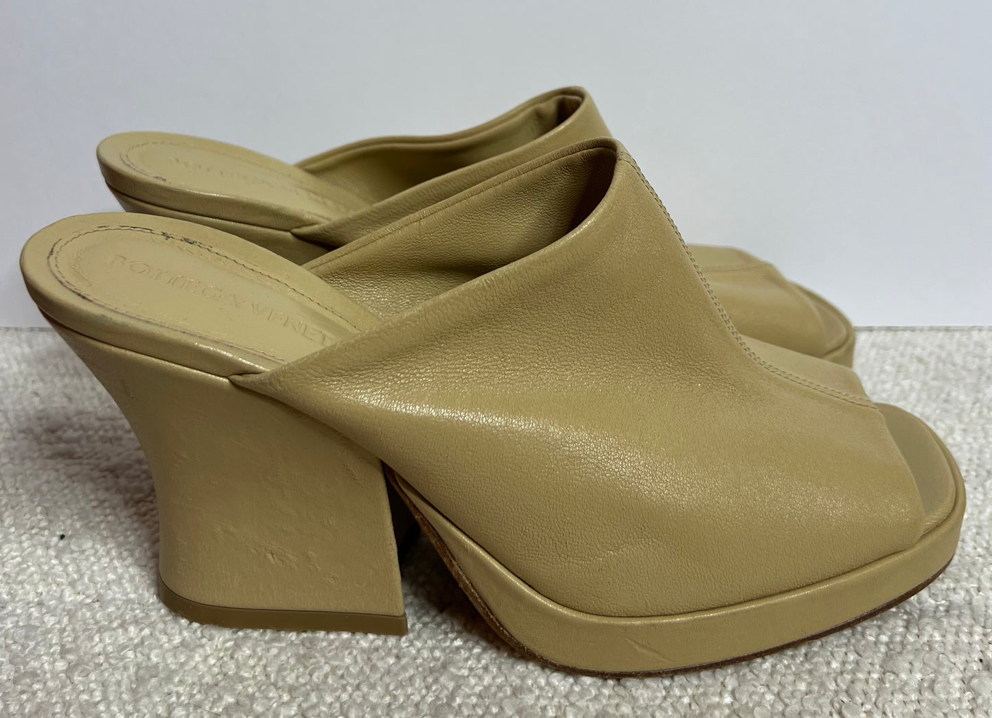 Bottega Venata Atomic Beige Mules 37
