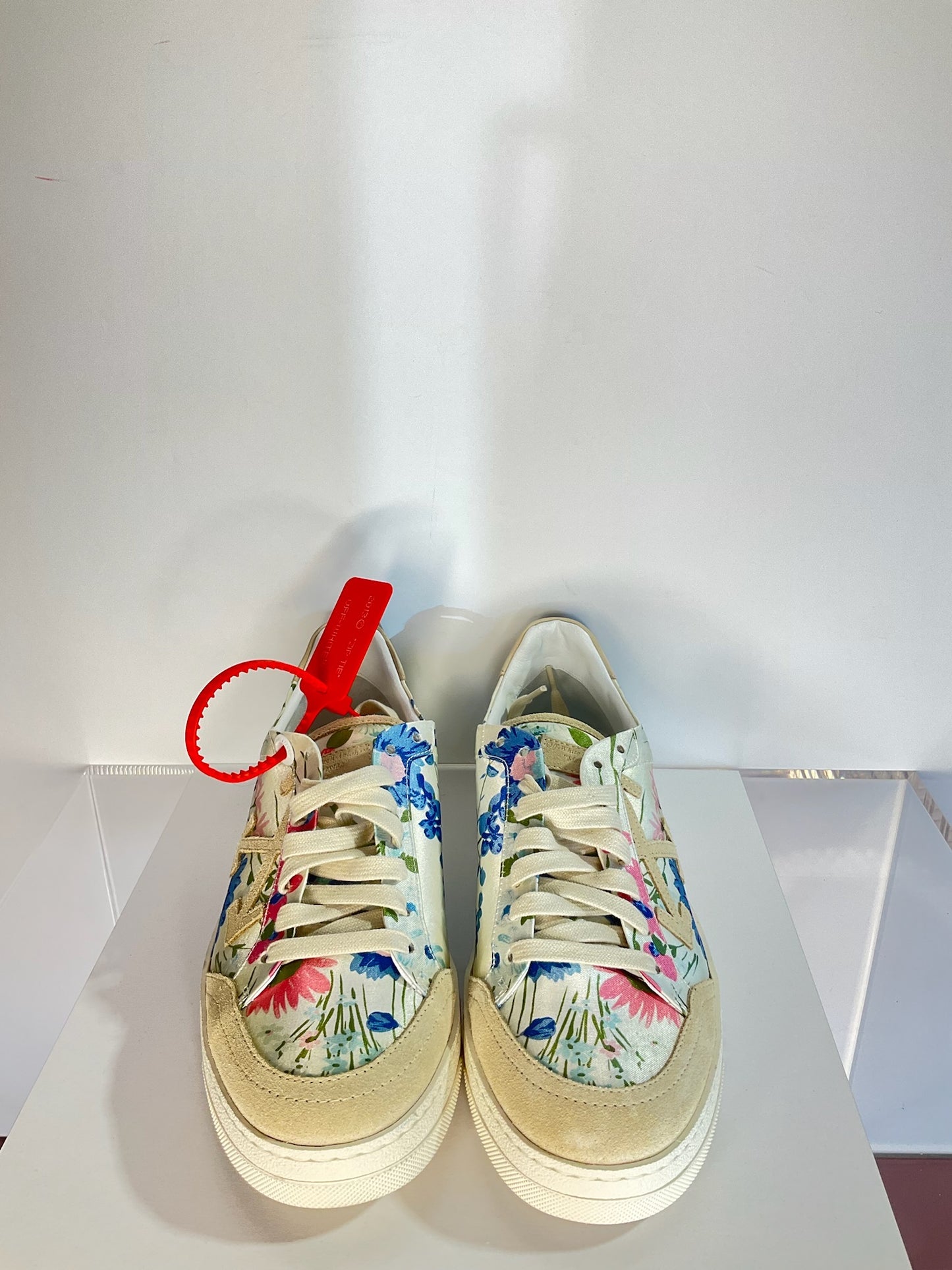 Off white sneakers 39