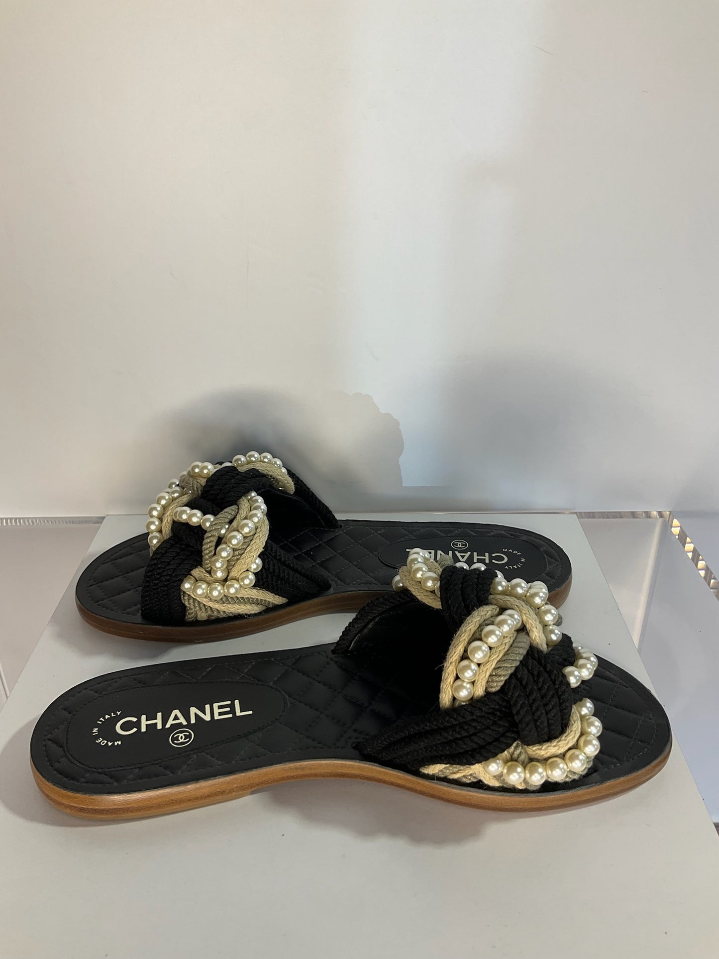 Chanel Cuba Slide 40