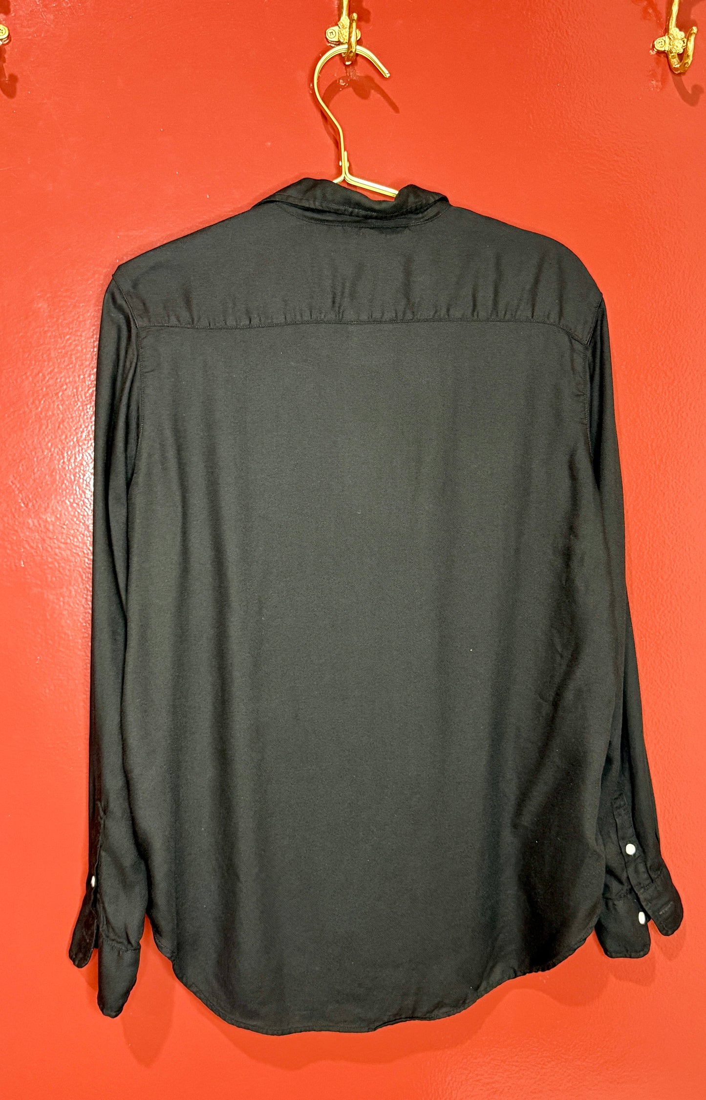 Frank & Eileen Black Button Up Top