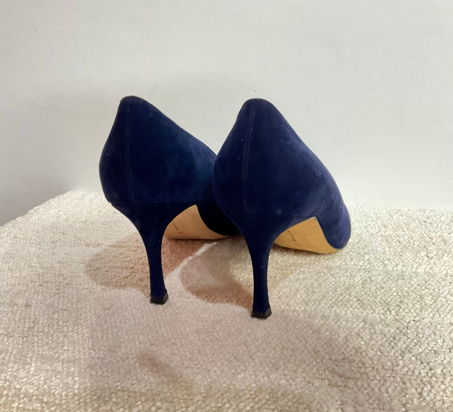 Monolo Blahnik Navy Pumps 38