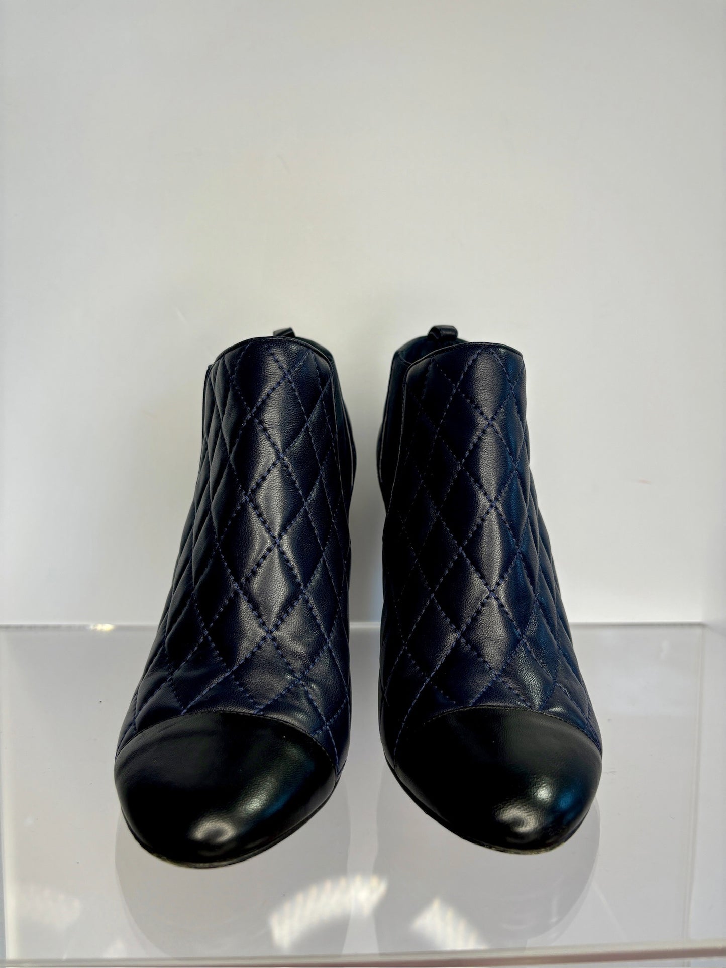 Chanel bootie quilted 38
