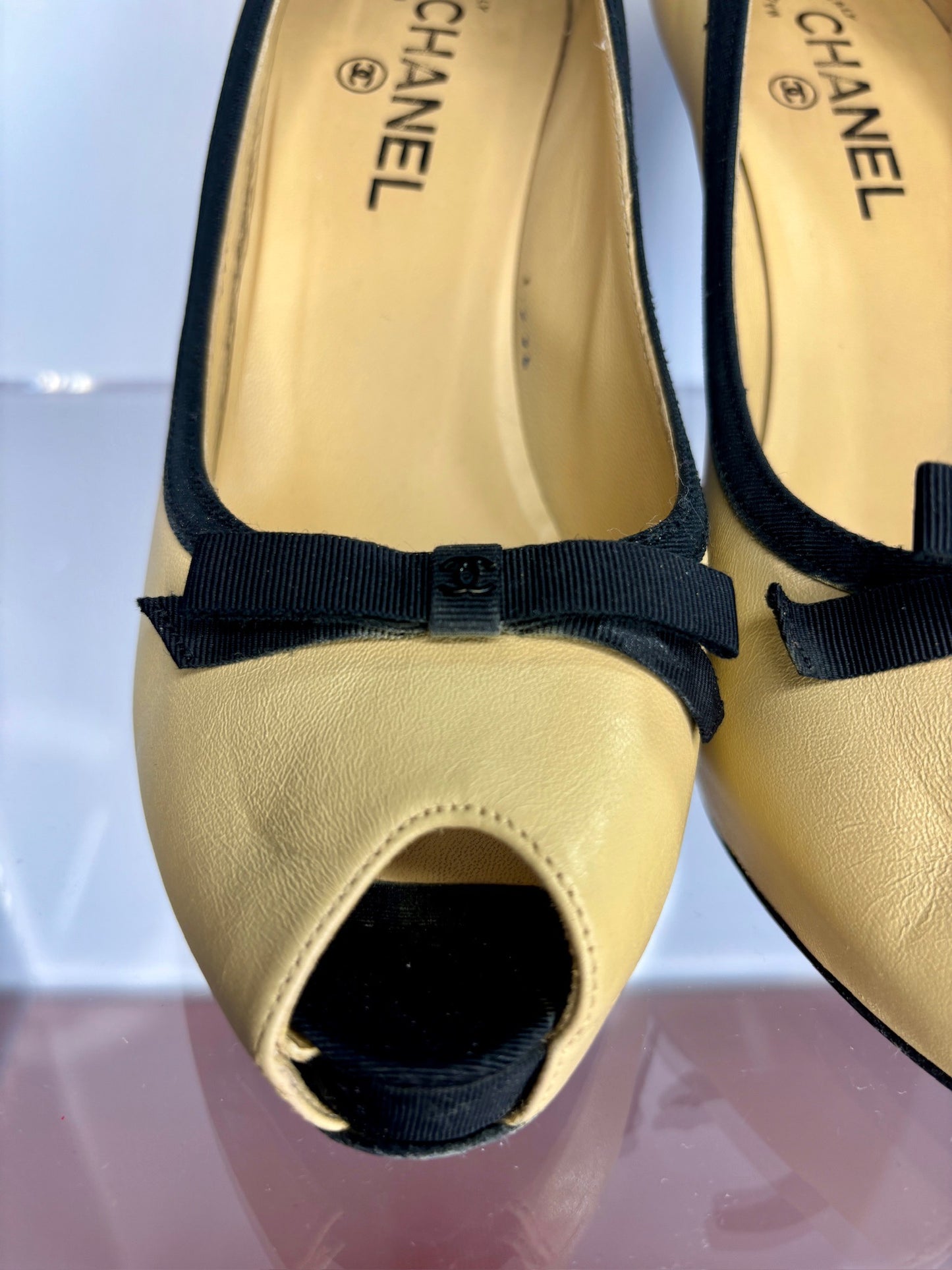 chanel heel plat livory/black 39