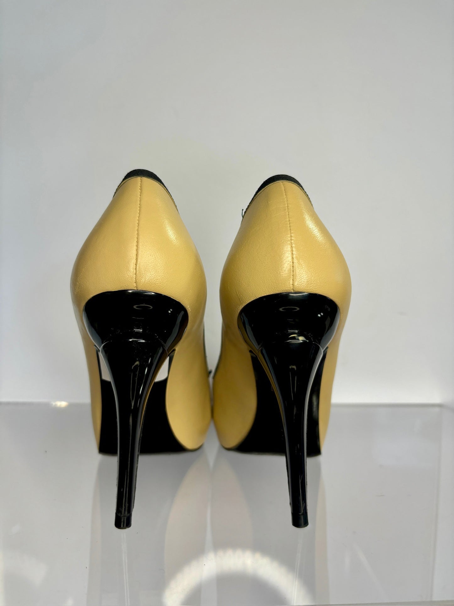 chanel heel plat livory/black 39