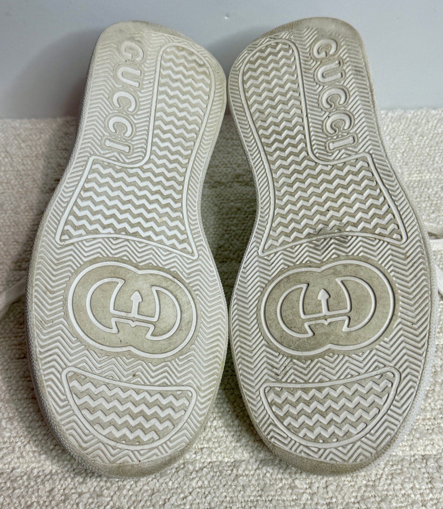 Gucci Embossed Sneake 37.5