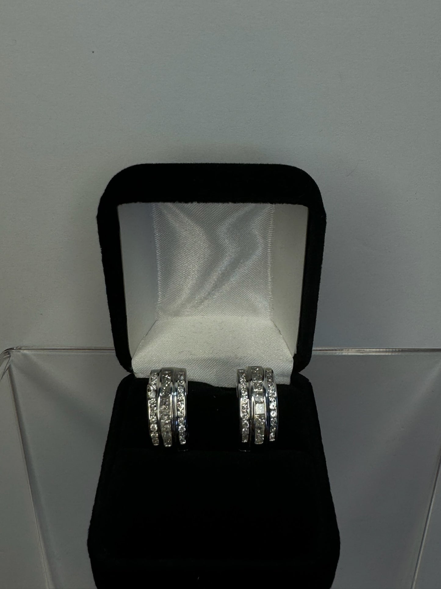 18K Huggie Diamond Earrings 1.87 Ct