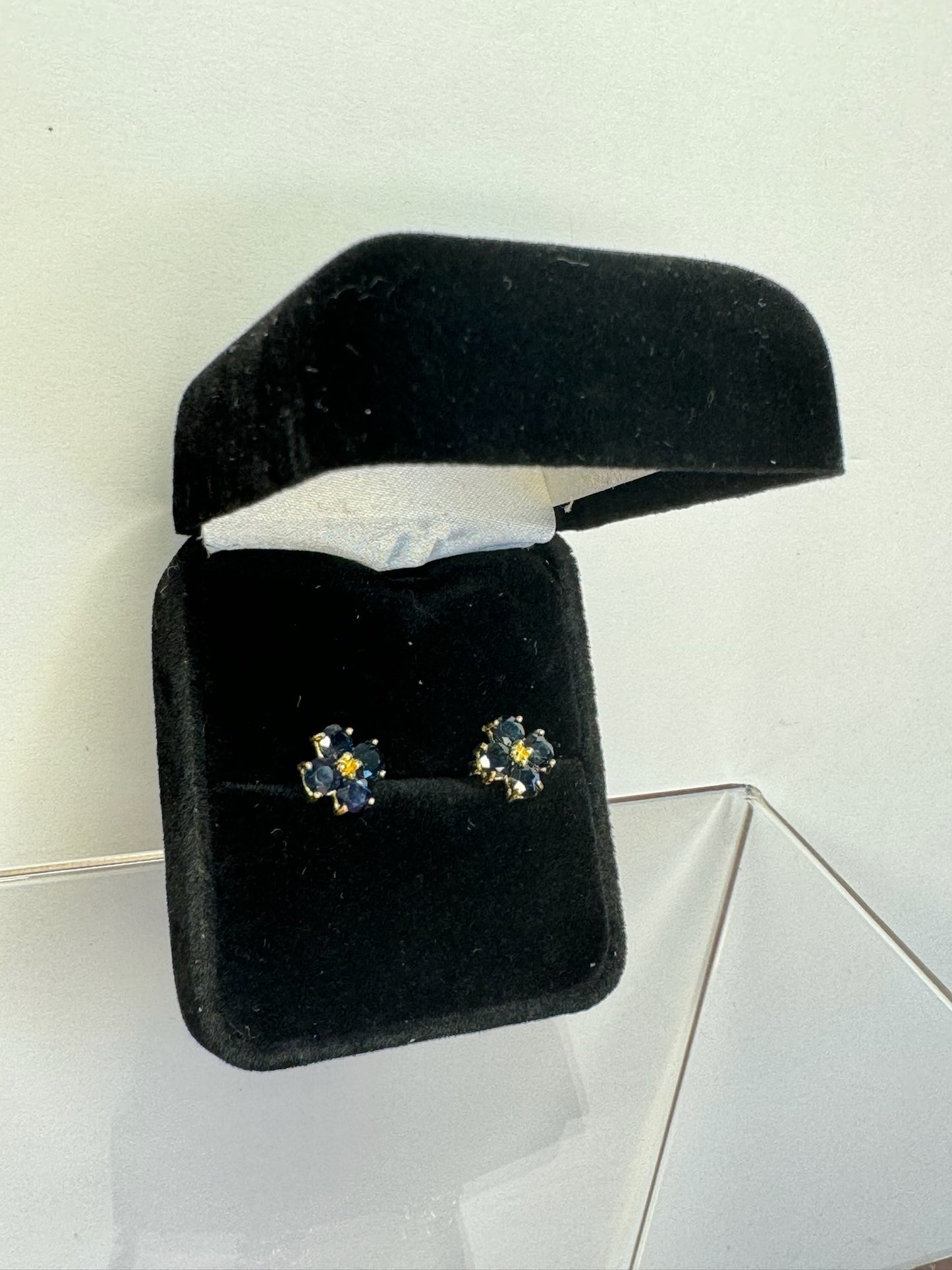 18k Sapphire Flower Earrings