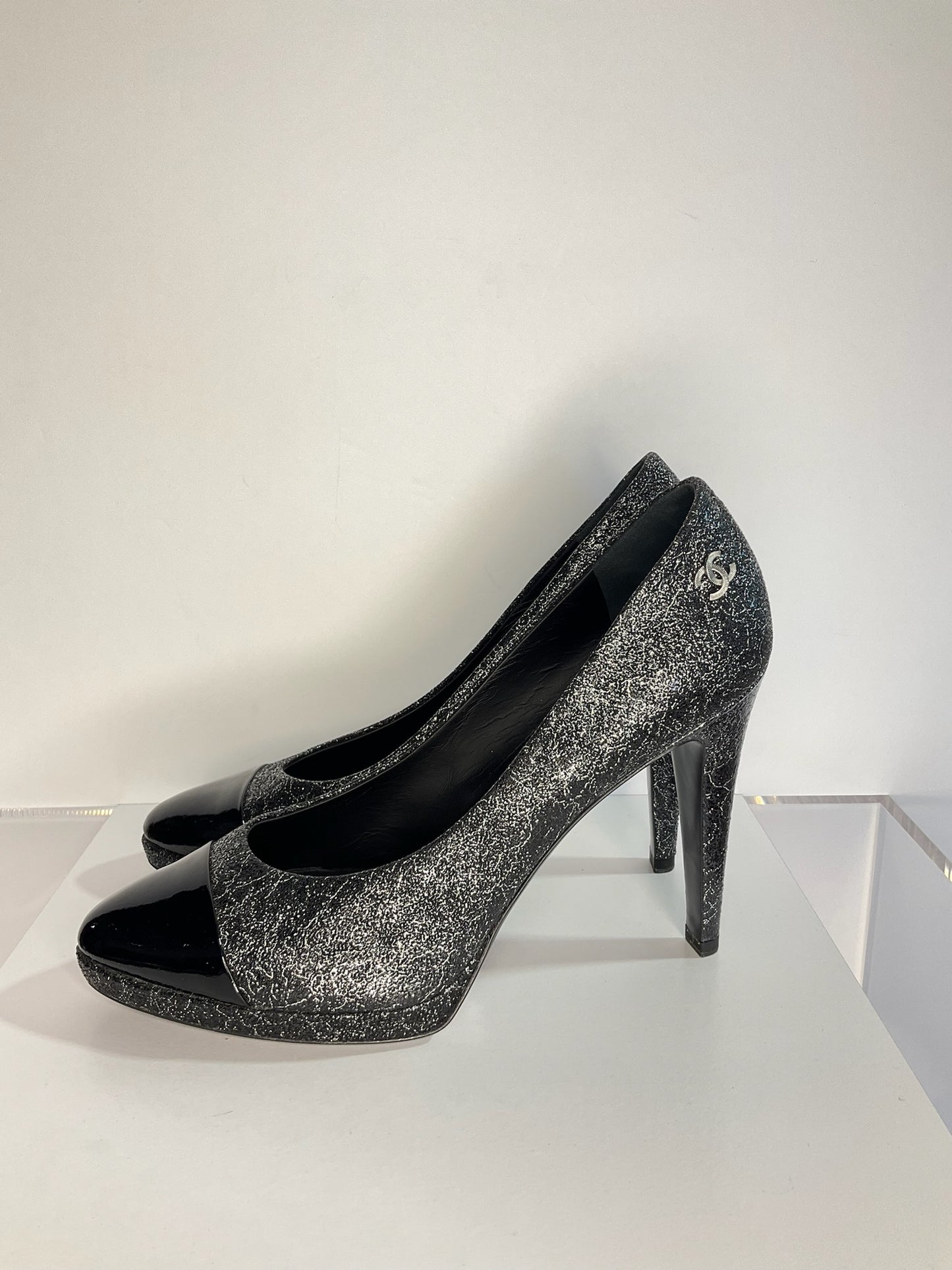 Chanel Interlocking CC Metallic Pump 40