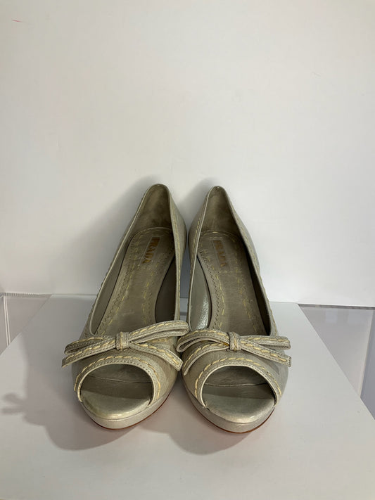 Prada Leather Bow accent pumps 39.5