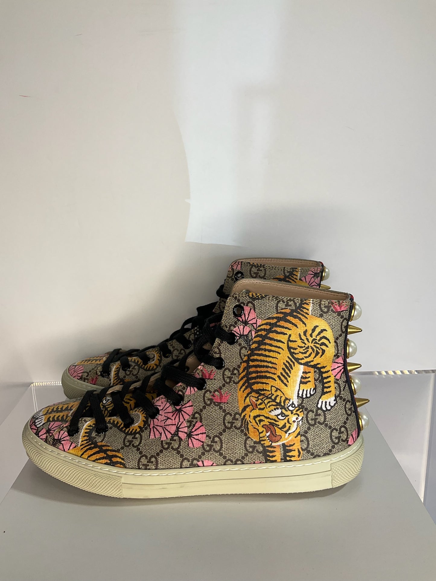 Gucci High Top Sneakers 38.5