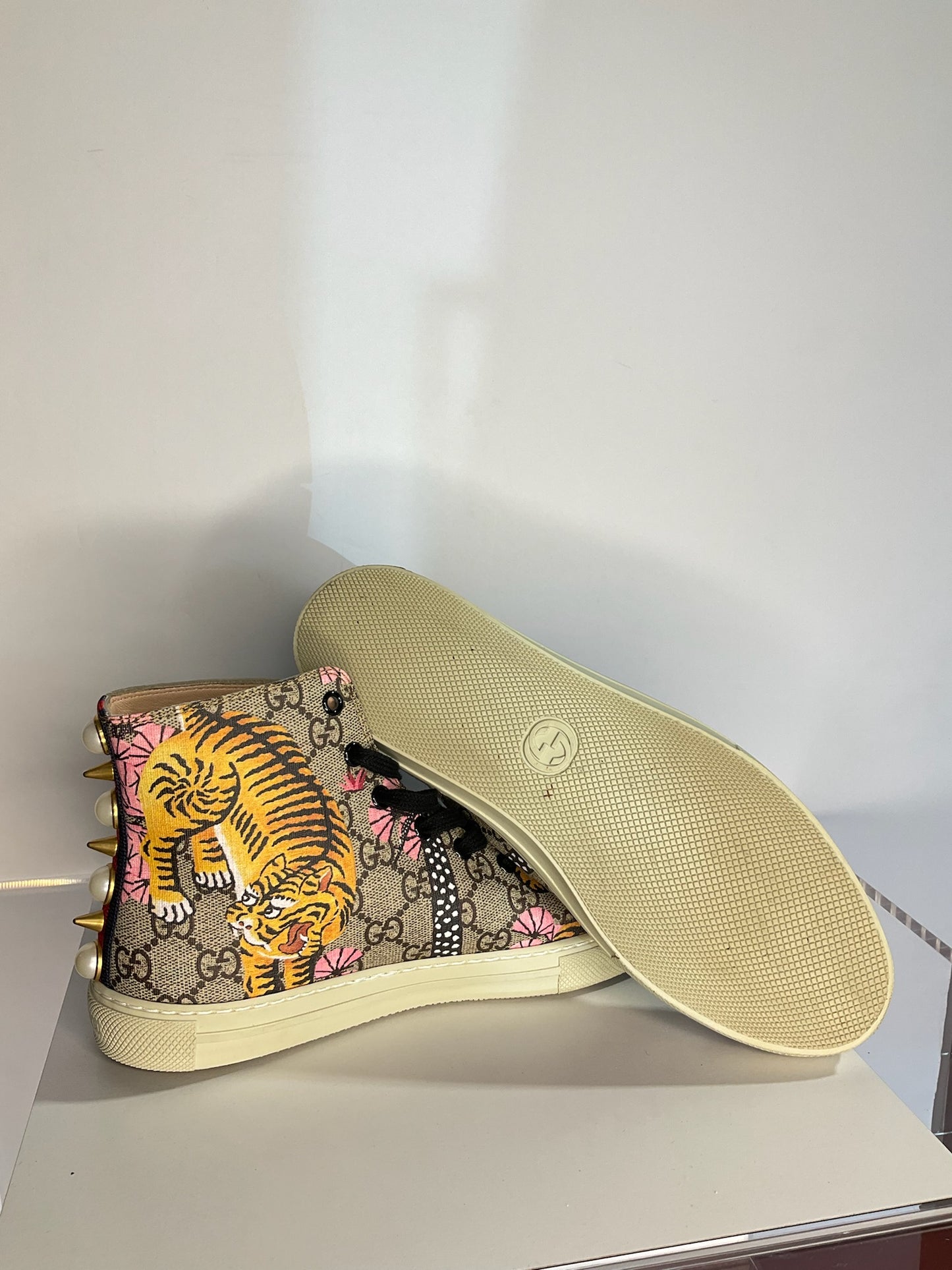 Gucci High Top Sneakers 38.5
