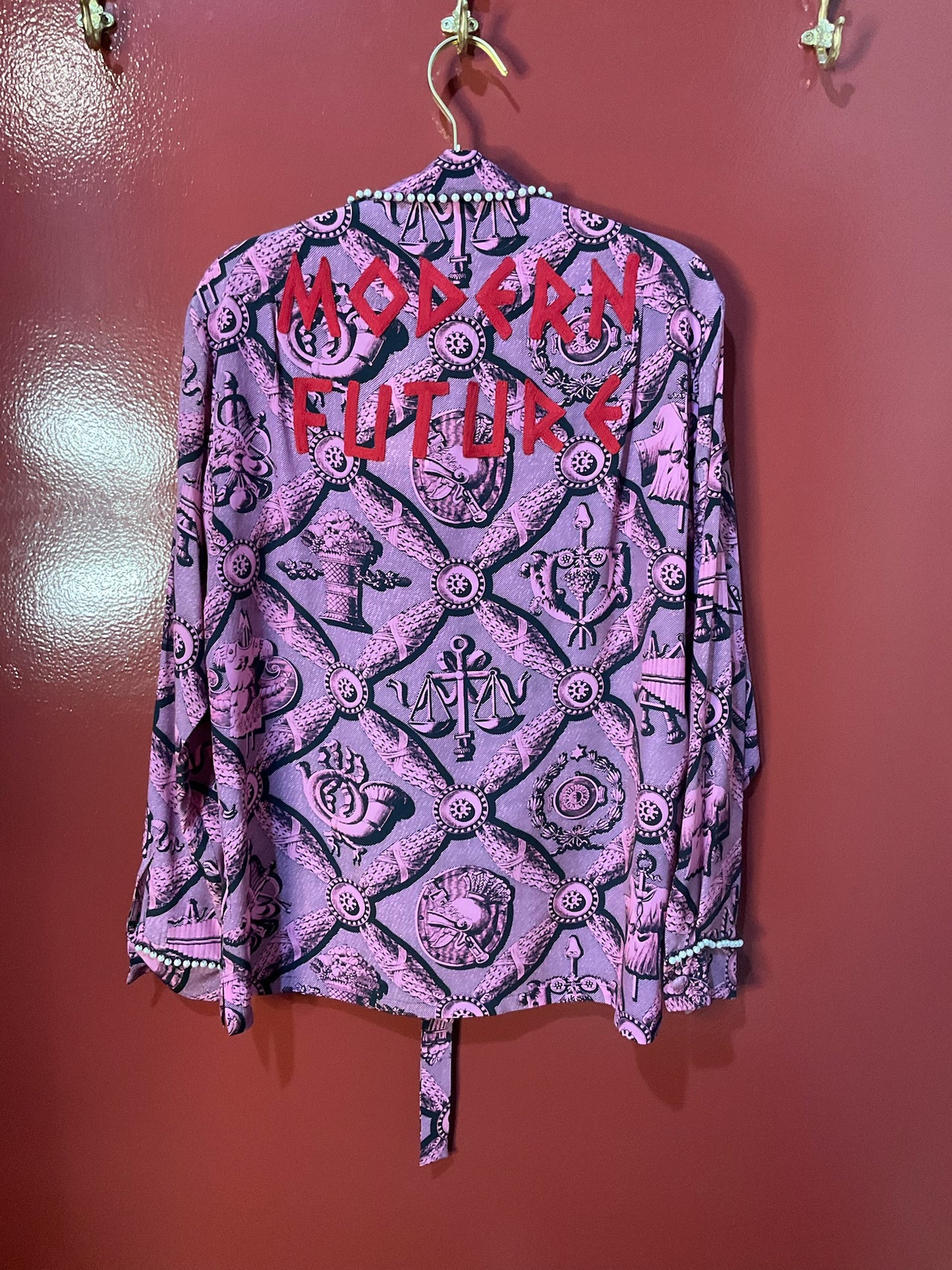 Gucci 2017 black and pink silk graphic top size 40