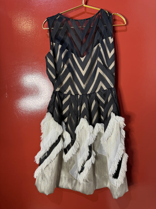 Lela Rose Knee Length Cap Sleeve Chevron Feather Dress S