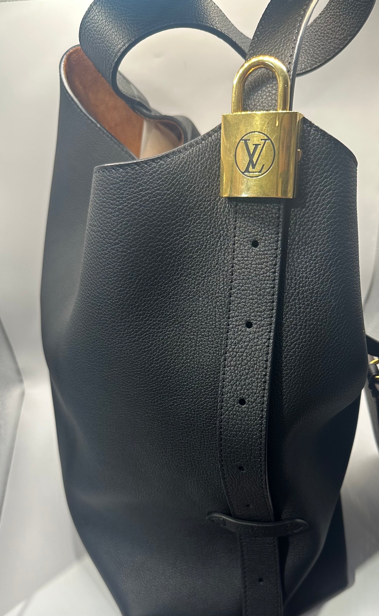 Louis Vuitton Low Key Hobo MM Black leather