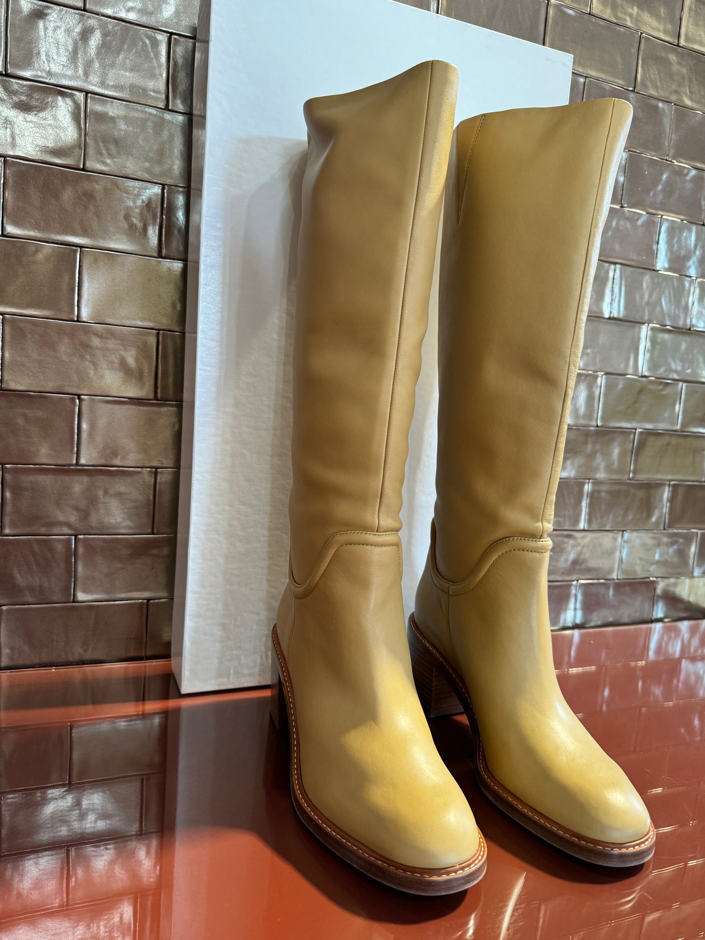 Vince boots leather lt brown 8.5