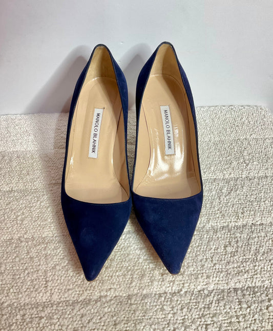 Monolo Blahnik Navy Pumps 38
