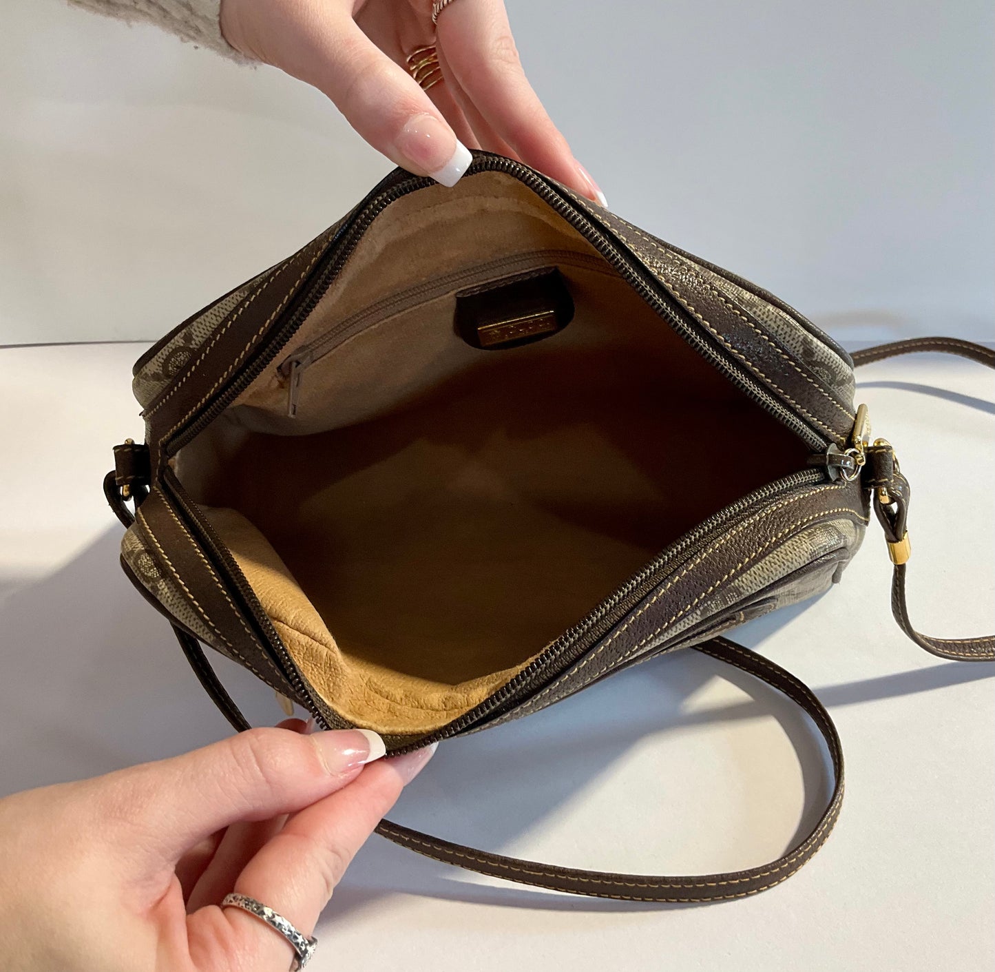 Gucci Vintage GG Supreme Shoulder Bag