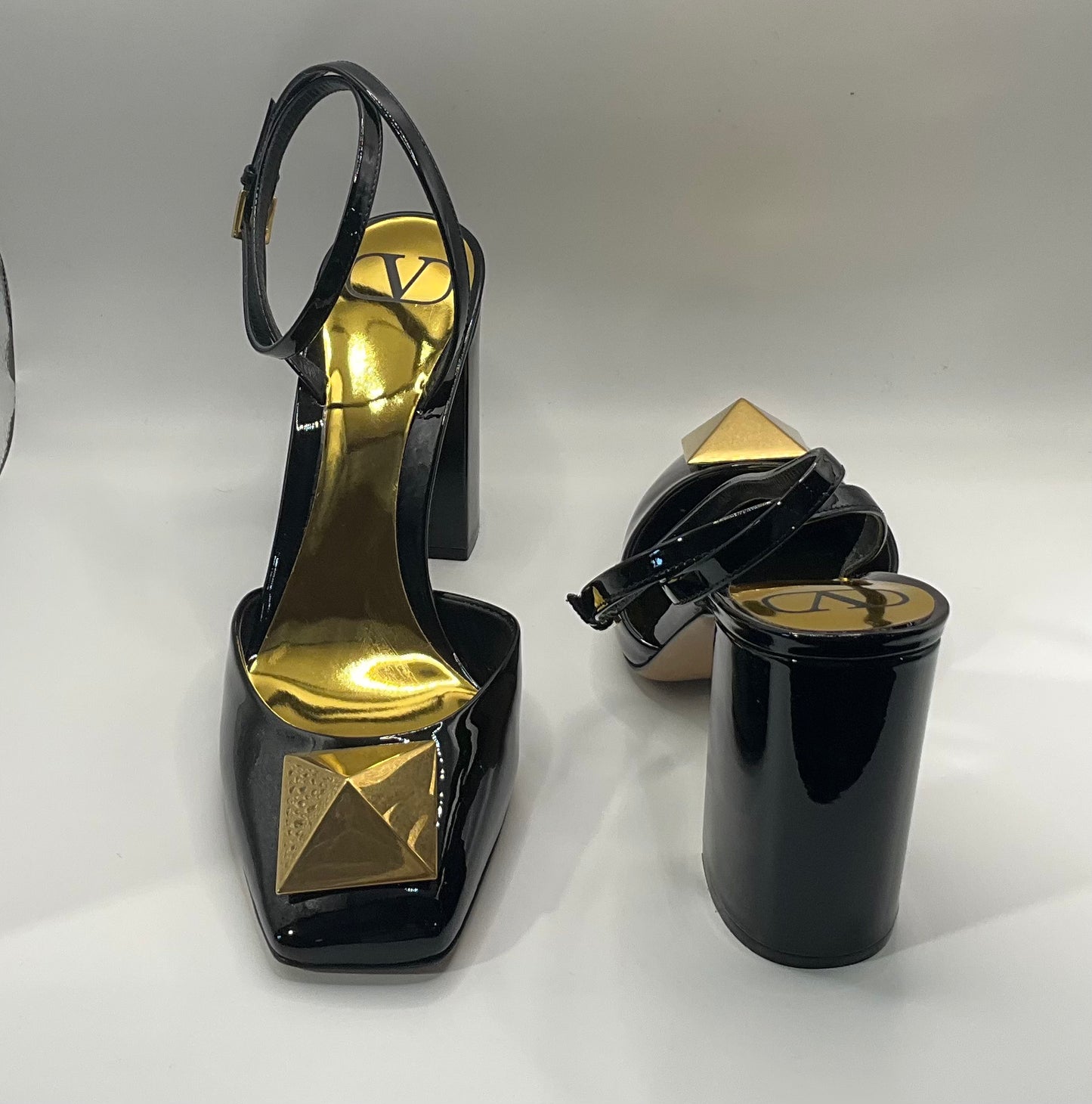Valentino 1 Stud Patent Pump 40  Box